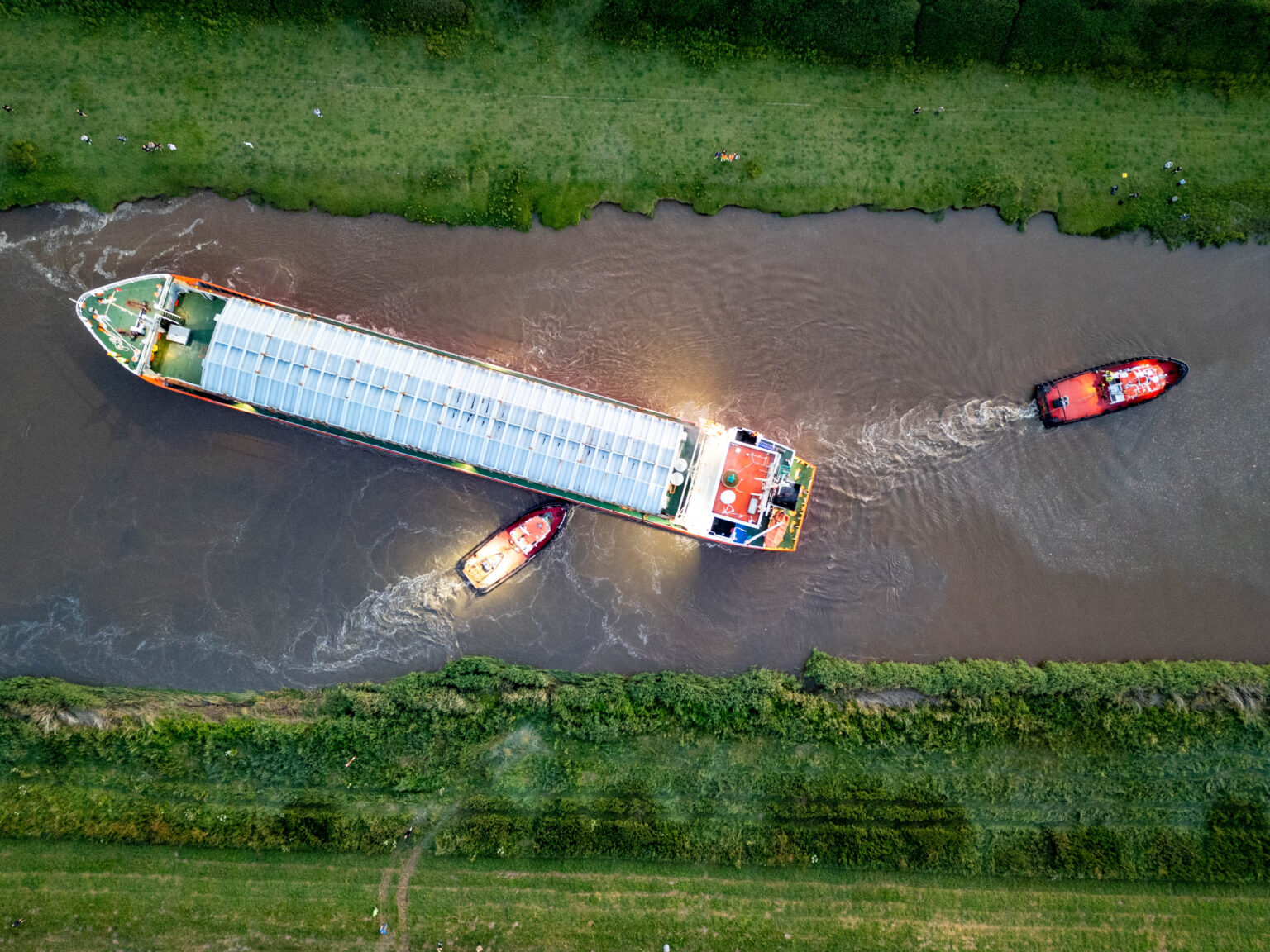 GALLERY And VIDEO With One Fell Swoop Grounded Baltic Arrow Tugged