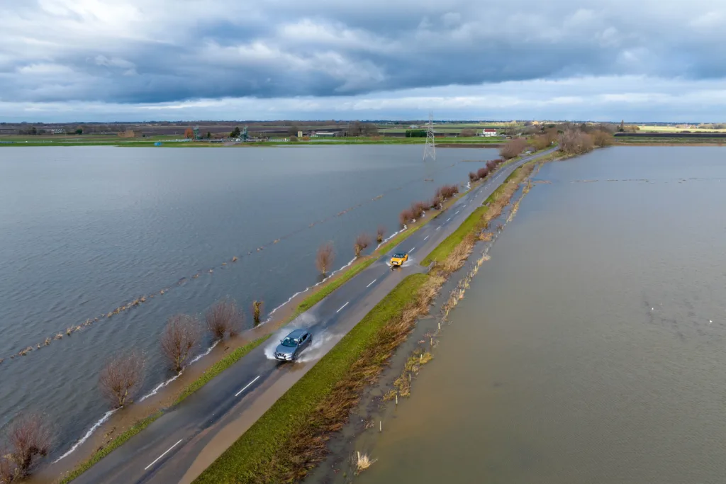 Road starts to flood as severe flood warning is issued for the B1040,B1040, Whittlesey Monday 11 December 2023. Picture by Terry Harris.