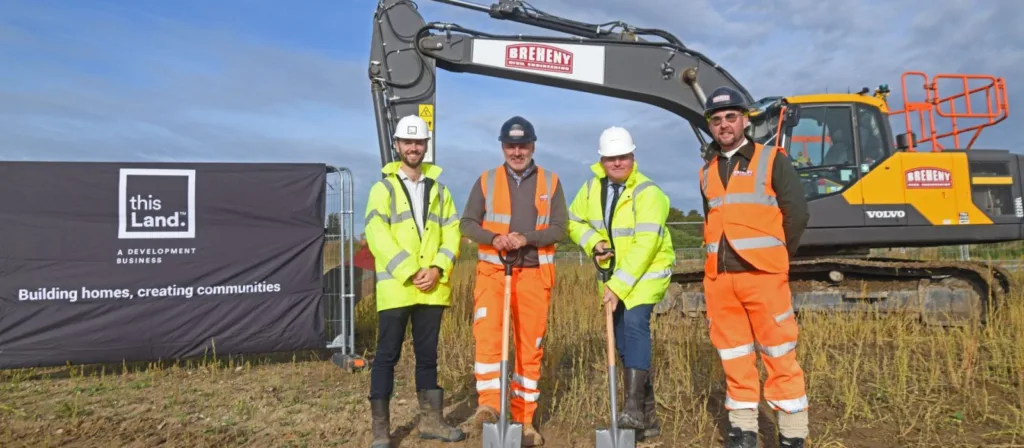 October 2023: (left to right): Ross Mowle (Senior Development Manager, This Land); Tim Tyte (Contracts Manager, Breheny), David Lewis (CEO, This Land), Mitch West (Site Manager, Breheny). With Breheny site operatives and General Foreman.