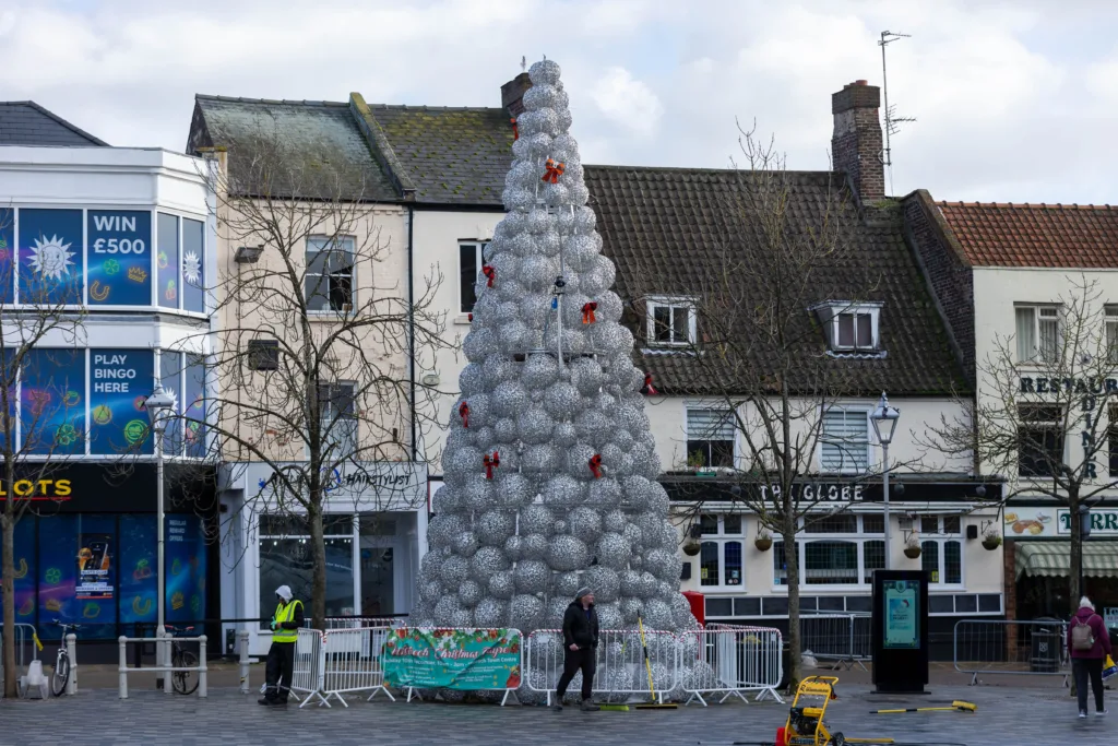 VIDEO: Cambridgeshire town STILL has 2 Christmas trees up in market place