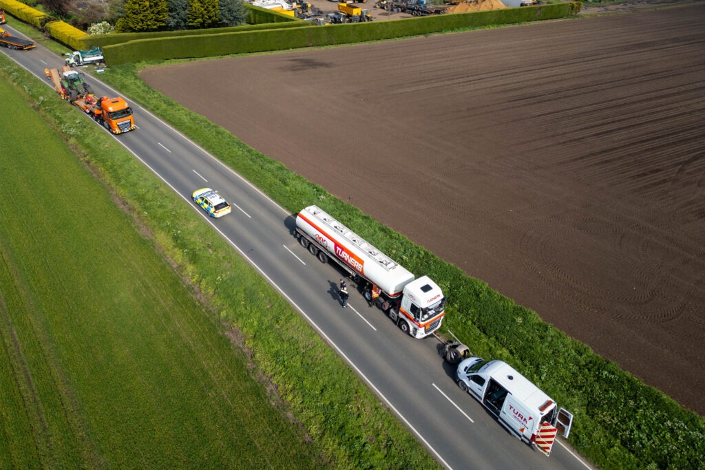 Un conducteur subit des « blessures graves » après un accident impliquant trois véhicules sur la B1095 près de Whittlesey