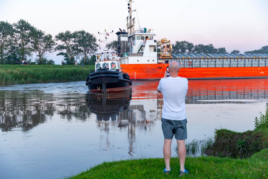 GALLERY and VIDEO: With one fell swoop grounded Baltic Arrow tugged safely into Port of Wisbech