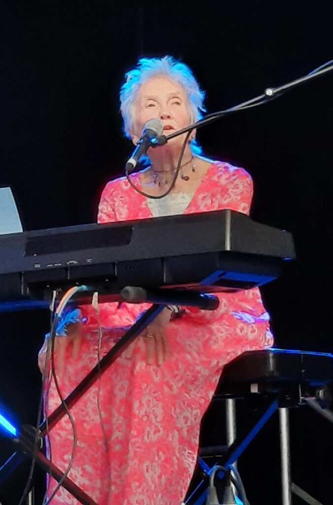 Peggy Seeger at the keyboard