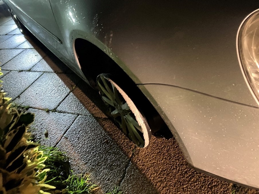 Cambridgeshire drink driver 3 times over the limit fails to notice car missing a tyre!