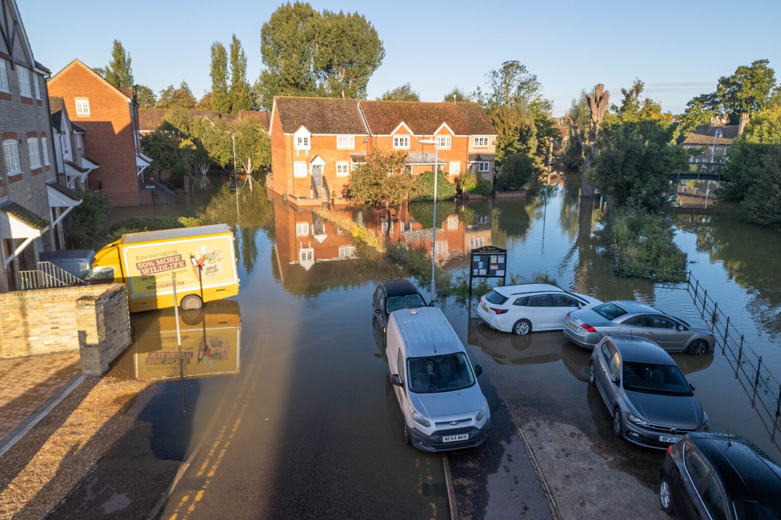 St Neots keeping fingers crossed after heavy rainfall leaves river ...