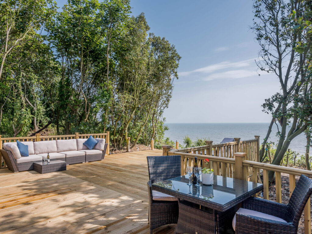 Situated on the Norfolk and Suffolk border in Corton village, the award-winning Beach Retreat offers stylish luxury with stunning clifftop sea views. 
