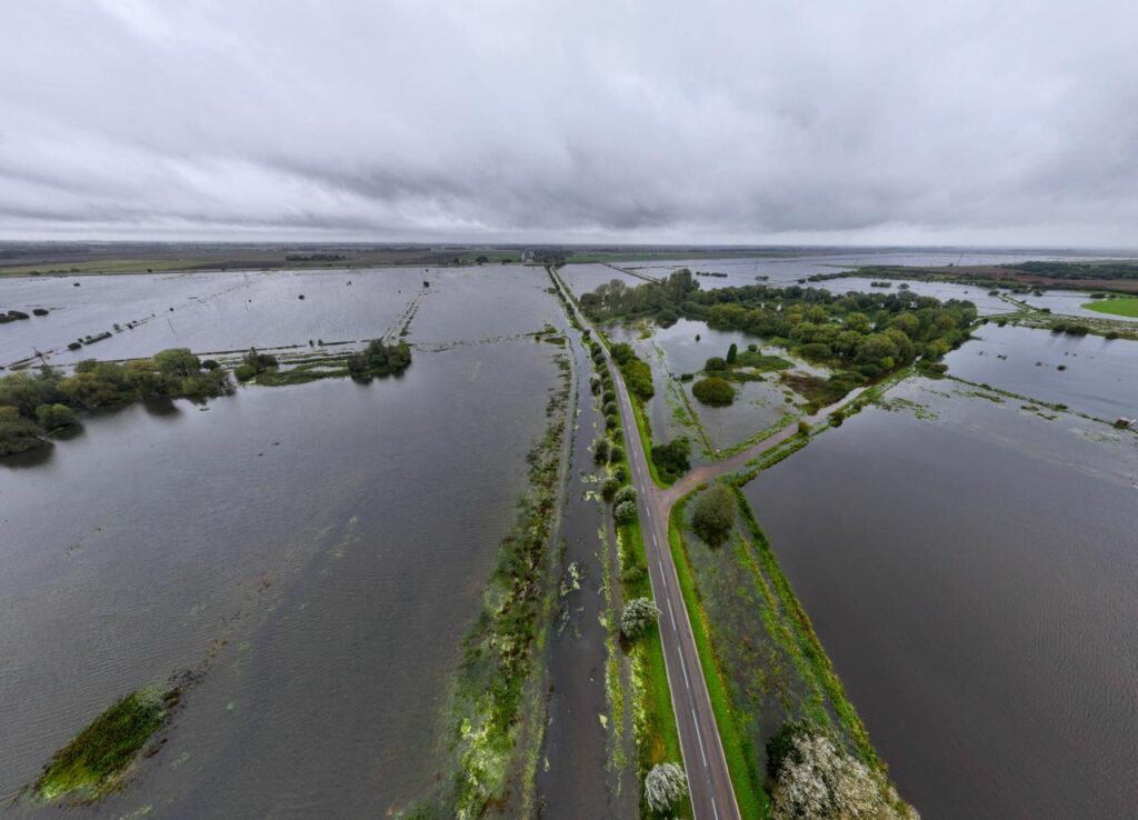 Flood warning area: B1040 Thorney to Whittlesey Road to the South of the River Nene and North Bank Road alongside the River Nene to the east of Peterborough and the West of the Dog-in-a-Doublet Sluice. PHOTO: Terry Harris (October 1st) 