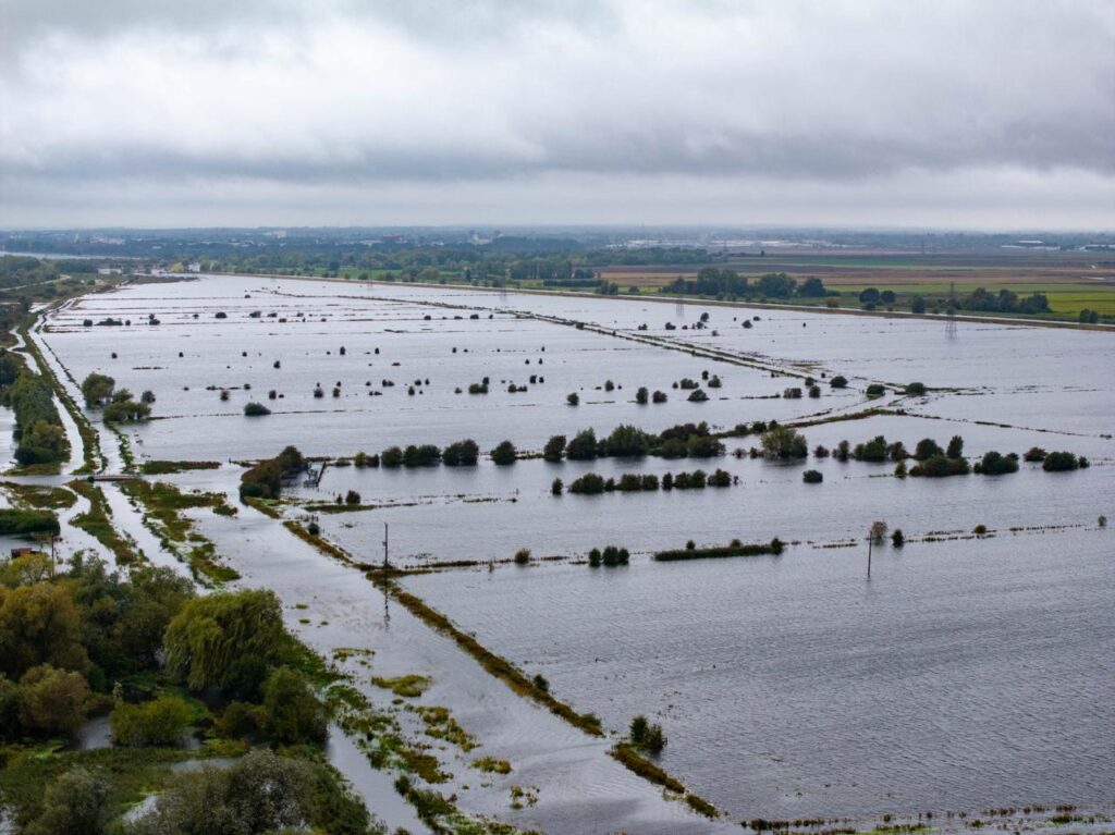 Flood warning area: B1040 Thorney to Whittlesey Road to the South of the River Nene and North Bank Road alongside the River Nene to the east of Peterborough and the West of the Dog-in-a-Doublet Sluice. PHOTO: Terry Harris (October 1st) 