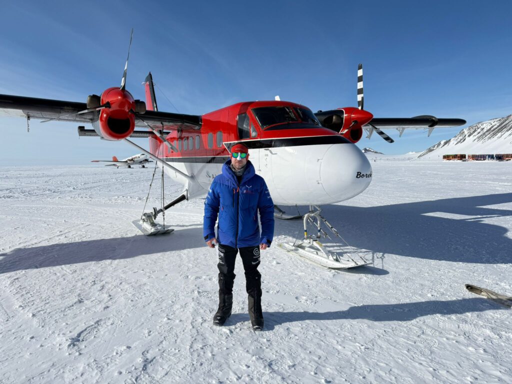 Expected to take him 40 days, Jonny Huntington will be battling minus 40 degree temperatures and vicious winds, all whilst pulling a 110kg sled and managing his physical limitations. 