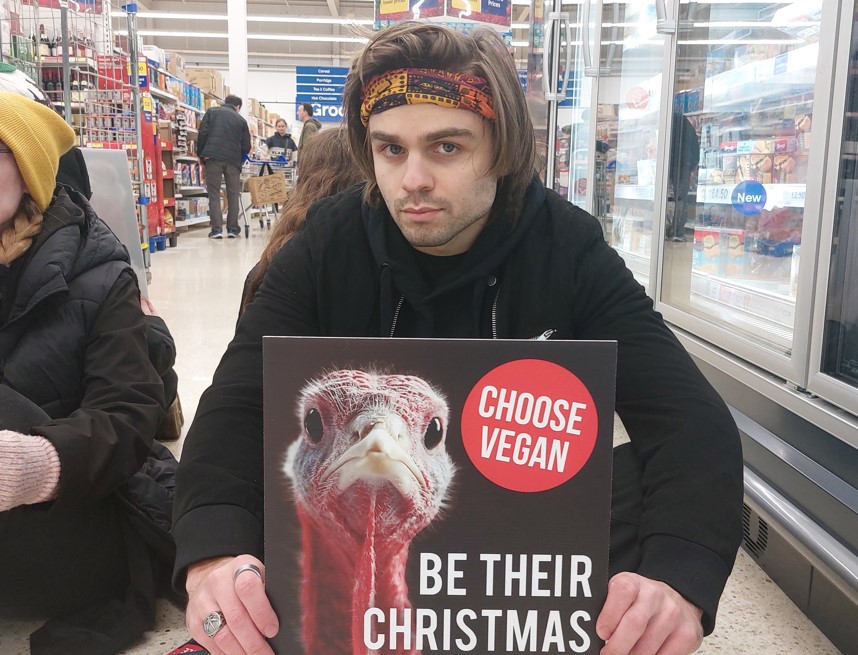 Animal Justice Project campaigners staged a protest at the millions of turkeys killed at Christmas by blocking a supermarket aisle in a Cambridge Tesco. Campaigners asked: “Will you be their Christmas Miracle?” Protest (Photo credits: Animal Justice Project.)