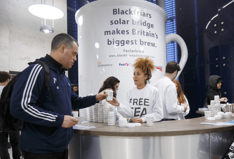 Network Rail, First Capital Connect and Solarcentury surprised passengers arriving at Blackfriars station in 2014 with a free cuppa drawn from Britain’s biggest tea cup to celebrate the launch of the world’s largest solar bridge. Britain’s biggest cup of tea measures 3.1m tall with a diameter of 2.1m. PHOTO: Network Rail 